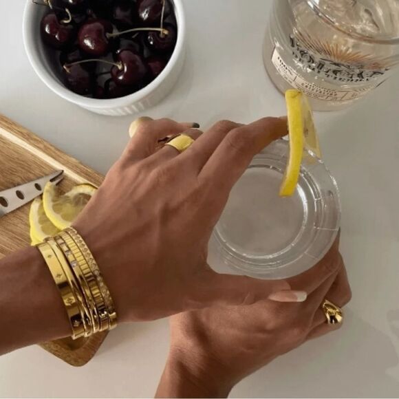 Vintage gold bangle M738 - Picture 3 of 8